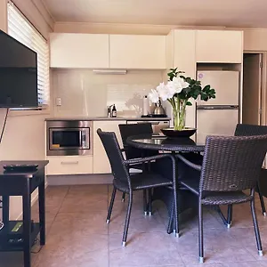 Retreat On Rita ~ Downtown With Access Apartment