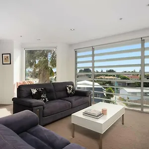 Awesome Downtown Location - Park The Car And Walk To Everything ! Apartment